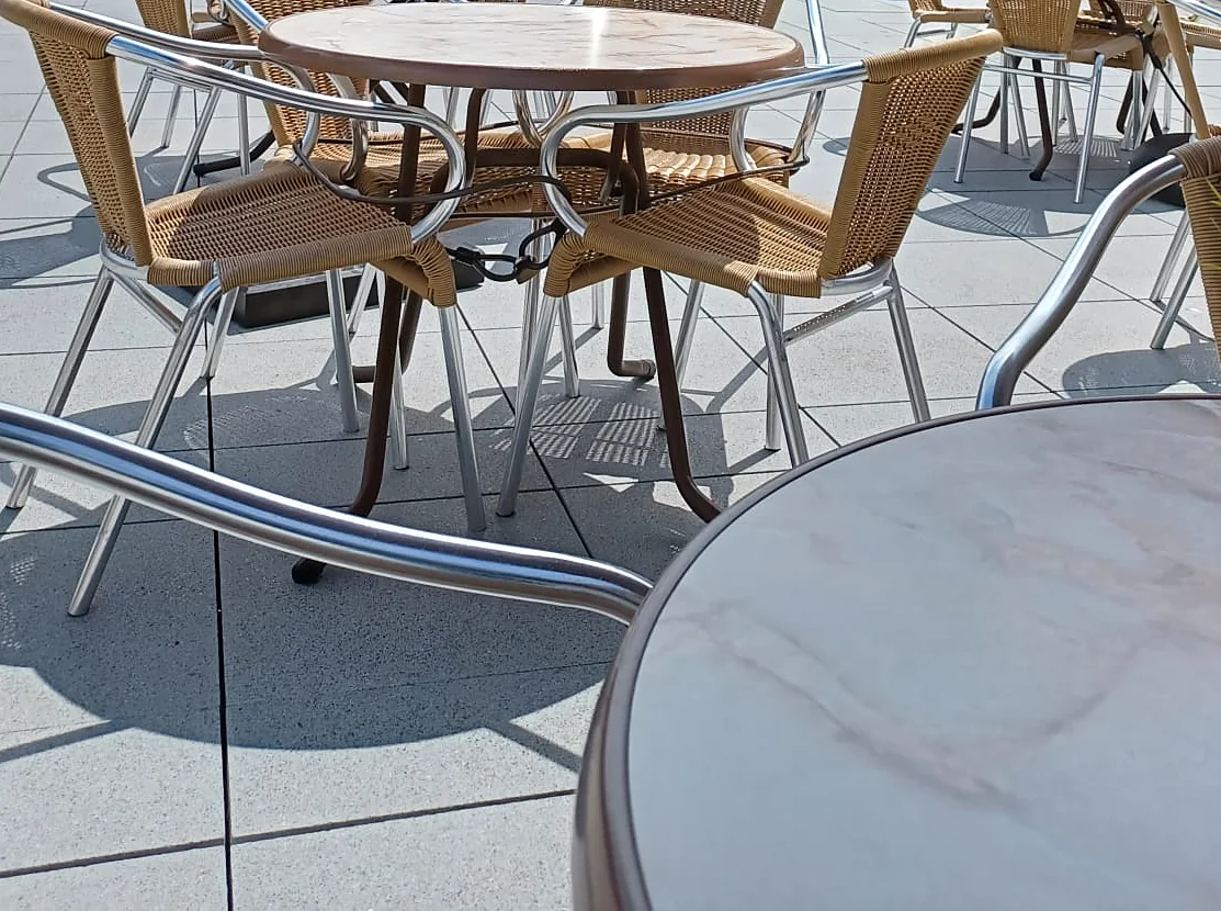 Het terras van Ocean op het plein