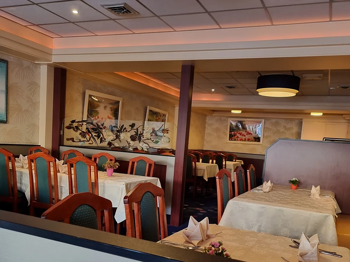 Het restaurant van Ocean met gedekte tafels